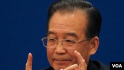 PM Wen Jiabao mengatakan perusahaan asing di Tiongkok perlu mempertimbangkan berbagai faktor, termasuk kestabilan politik.