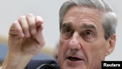 រូបឯកសារ៖​ លោក​ Robert Mueller ​រដ្ឋអាជ្ញា​ពិសេស​ធ្វើសក្ខីកម្មនៅវិមាន Capitol Hill ក្នុងរដ្ឋធានីវ៉ាស៊ីនតោន កាលពីថ្ងៃទី១៣ ខែមិថុនា ឆ្នាំ២០១៣។ 