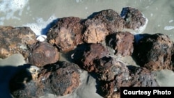 A cluster of Civil War-era cannonballs was unearthed by the powerful hurricane Matthew. (Charleston Co. Sheriff's Dept.)