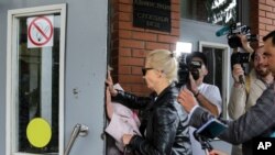 Alexey Navalny's wife, Yulia, enters the Omsk Ambulance Hospital No. 1, intensive care unit where Alexei Navalny was hospitalized in Omsk, Russia, Aug. 21, 2020. 