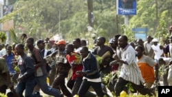Supporters of Orange Democratic Movement (ODM) run as riot police chase them in Nairobi, Kenya, December 31, 2007.