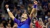 Novak Đoković i Aleksandar Zverev na mreži posle polufinala US Opena, u Njujorku, 10. septembra 2021. (Foto: AP/Seth Wenig)