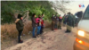 Menor no acompañada y familia inmigrante hablan con la VOA en la frontera