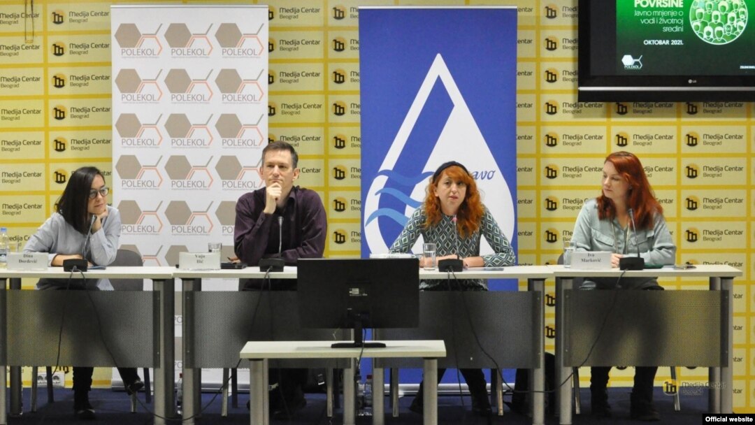 Učesnici konferencije za medije Organizacije za političku ekologiju "Polekol" tokom predstavljanja rezultata istraživanja javnog mnjenja o vodi i životnoj sredini, u Medija centru u Beogradu, 8. novembra 2021. (Foto: Medija centar Beograd)