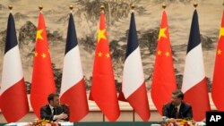 Заяви президента Франції Еммануеля Макрона після візиту до Китаю також викликали бурхливу реакцію у Європі та США. AP Photo/Ng Han Guan
