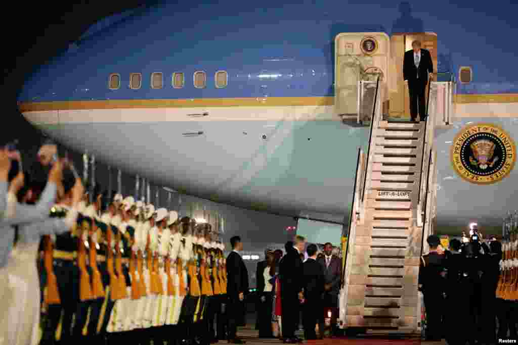 美国总统唐纳德·特朗普乘“空军一号”专机抵达北京首都国际机场。(2026年5月13日)