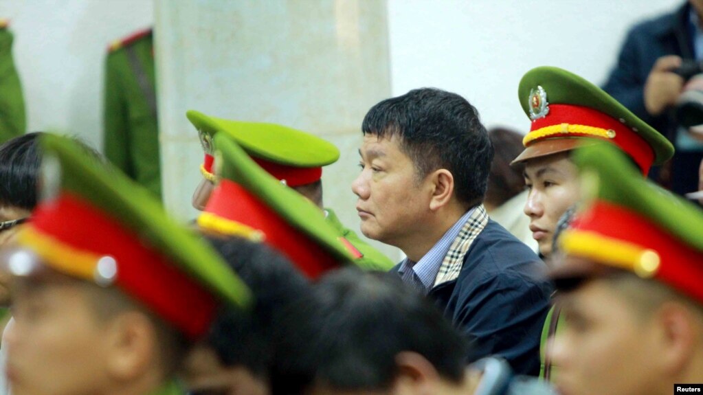 Ông Đinh La Thăng tại tòa án ở Hà Nội.