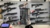 Puške u prodavnici oružja u Salemu u Oregonu, 19. februara 2021. (Foto: AP/Andrew Selsky)
