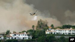 Hollywood ünlülerinin yaşadığı Malibu kasabası da alevler altında