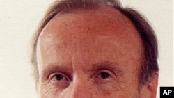 ທ່ານ Siegried Blunk ຜູ້​ພິພາກສາ​ສານອາຊະຍາກໍາສົງຄາມ ນາໆຊາດ ທີ່​ດໍາ​ເນີນ​ຄະດີພວກຜູ້ນໍາຂະ​ເໝນ​ແດງ ໃນກໍາປູເຈຍ.