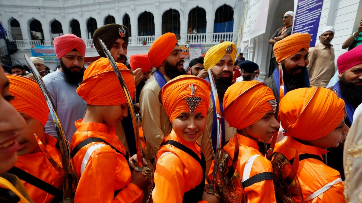 Thousands of Sikhs Gather for Harvest Festival in Pakistan