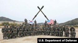 로버트 에이브럼스 한미연합사령관 겸 주한미군사령관이 지난해 10월 포천에서 실시된 한국군 제5포병여단 실사격훈련을 참관했다.