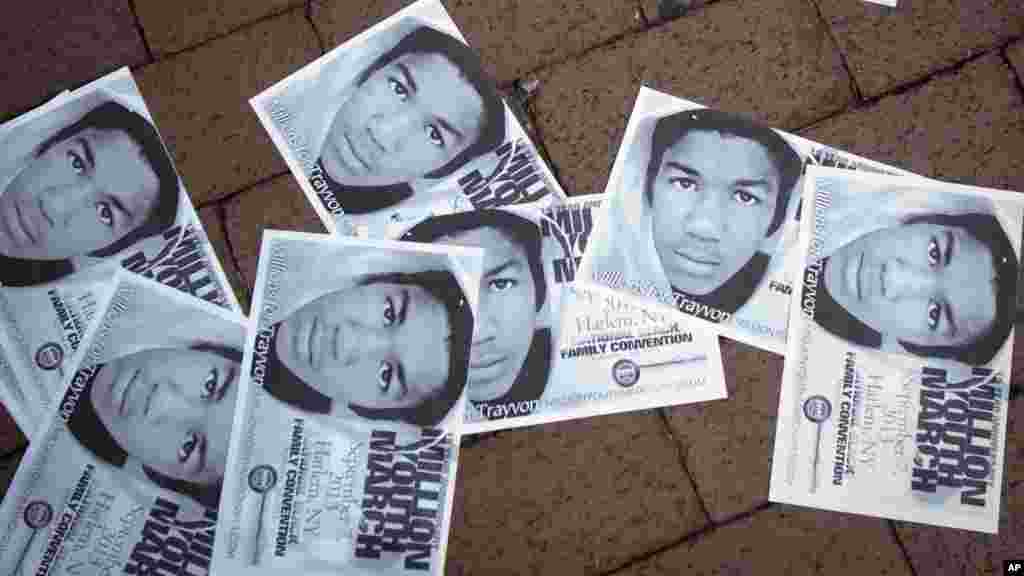 Des affiches avec des images de Trayvon Martin, tué par George Zimmerman, à New York, le 20 juillet 2013.