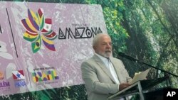 El presidente de Brasil, Luiz Inacio Lula Da Silva, da una declaración a los medios al final de la Cumbre de la Amazonía, en el Centro de Convenciones Hangar en Belem, Brasil, el miércoles 9 de agosto de 2023.
