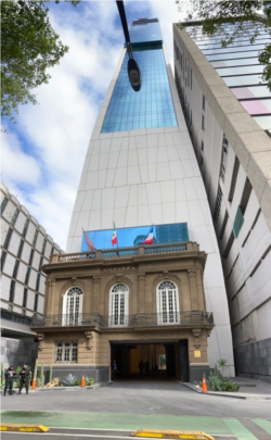 Hotel en el que se hospedaron los miembros de la Plataforma Unitaria Venezolana en Ciudad de México. Agosto 15, 2021. Foto: Jorge Mejía.