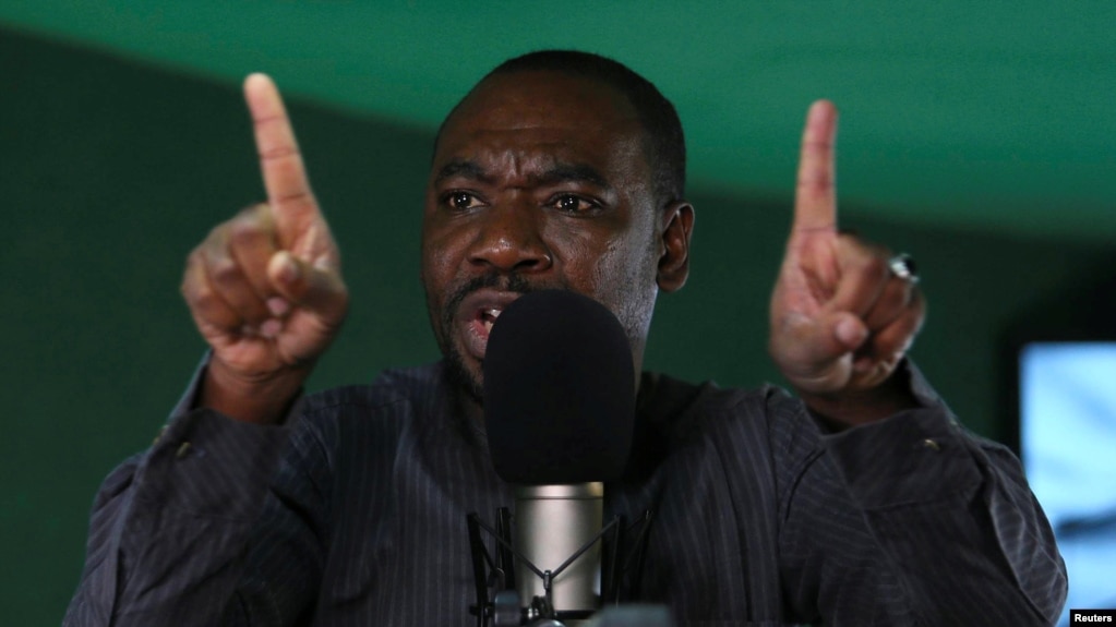 Hasil gambar untuk Outside the law: Nigerians turn to radio show for justice