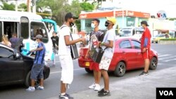 Inmigrantes venezolanos trabajan en las calles de Cúcuta. [Foto: VOA/Hugo Echeverry]