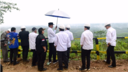 Presiden Joko Widodo meninjau lokasi ibu kota negara baru di kawasan konsesi hak pengusahaan hutan (HPH) PT ITCI, Kecamatan Sepaku, Kabupaten Penajam Paser Utara, Selasa, 17 Desember 2019. (Foto: Courtesy/BPMI Setpres/Muchlis Jr)