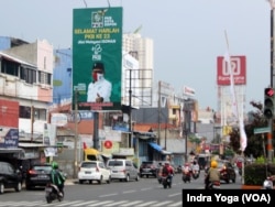 Suasana di Jalan Margonda Raya, Depok. (Foto: VOA/Indra Yoga)