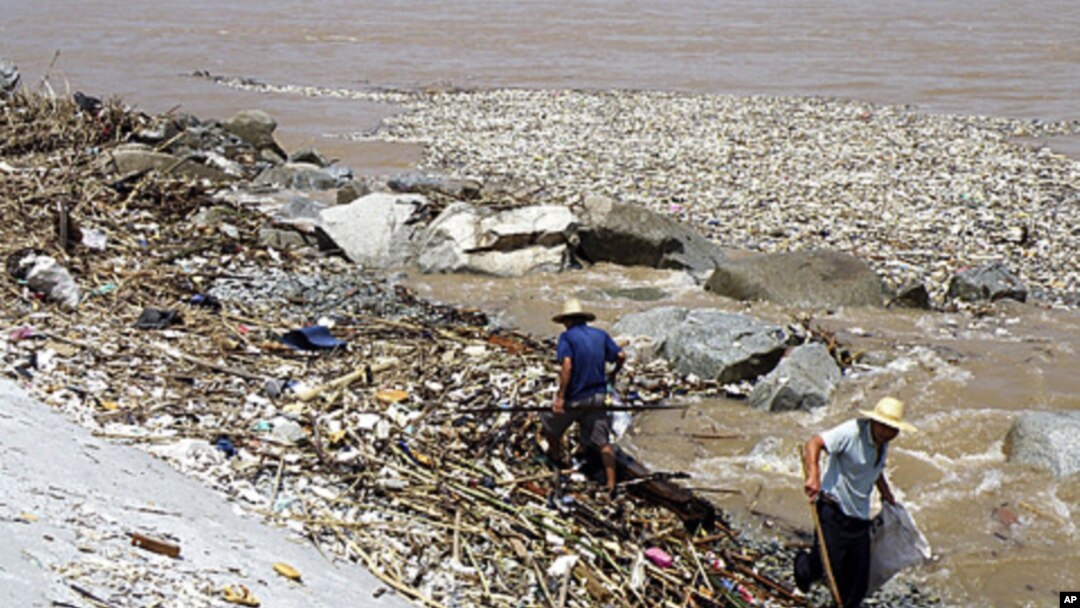 Warga di Tiongkok berang dengan pemerintahnya karena membiarkan sungai-sungai di daerah mereka tercemar. (Foto: Dok)