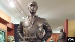 普京塑像 (美国之音白桦拍摄)