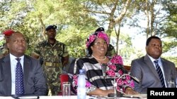 Makamu wa rais wa Malawi Joyce Banda akiongea na vyombo vya habari katika mji mkuu Lilongwe.