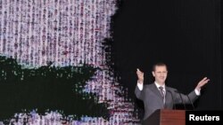 6일, 바샤르 알 아사드 시리아 대통령이 다마스쿠스 오페라 극장에서 지지자들에게 연설하는 모습.