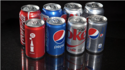 FILE PHOTO: Regular and mini cans of Coke and Pepsi are pictured in this photo illustration in New York, August 5, 2014. REUTERS/Carlo Allegro/File Photo