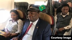 UMnu. Saviour Kasukuwere ozithi ngu Tyson Wabantu, ngomunye osephumele egcekeni ukuthi uzancintisa emele icele le G40.