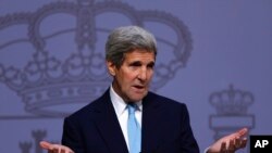 Ngoại trưởng Hoa Kỳ John Kerry kêu gọi tự chế vào lúc chuẩn bị họp riêng trong tuần này với Thủ tướng Israel Benjamin Netanyahu và Tổng thống Palestine Mahmoud Abbas.