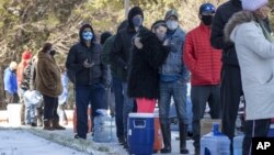 德州民眾在輪候食水 （2021年2月19日）