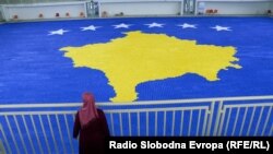 Kosovo -- Huge flag of Kosovo made of paper for Guinness World Record, in Skenderaj (Srbica), February 9, 2021.