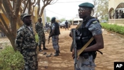 Malian soldiers stand in guard in Kati, outside Bamako, March 30, 2012.