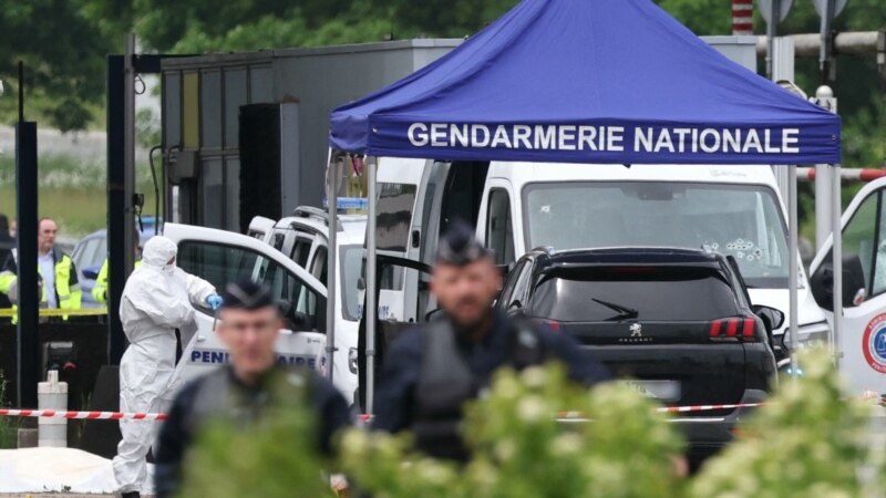 2 French prison officers killed, 3 injured in attack on prison van