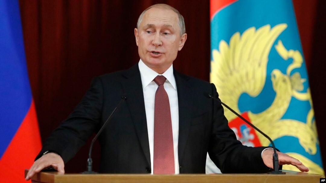 Presiden Vladimir Putin berbicara dalam pertemuan antara para duta besar Rusia untuk negara-negara asing di Moskow, 19 Juli 2018.