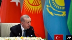 Turkiya Prezidenti Rajab Toyyib Erdog'an turkiy davlatlarning navbatdagi sammitida, Bishkek, Qirg'iziston, 2024-yil, 6-noyabr.