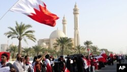 خۆپـیشـاندان له‌ به‌رده‌م باڵێوزخانه‌ی ئه‌مه‌ریکا له‌ به‌حره‌ین سـازده‌کرێت