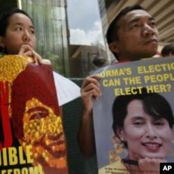 Members of the Hong Kong Coalition for a Free Burma, hold posters of detained opposition leader Aung San Suu Kyi during a demonstration in commemoration of the third anniversary of the Saffron Revolution, in Hong Kong, 27 Sep 2010.