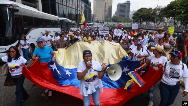 Rechazo a políticas de ajuste y bajos salarios dominan marchas por el Día del Trabajador en Latinoamérica