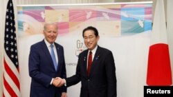 ဟီရိုရှီးမားမှာ ကျင်းပမယ့် G7 ထိပ်သီးစည်းဝေးပွဲတက်လာတဲ့ အမေရိကန်သမ္မတ Joe Biden ဂျပန်ဝန်ကြီးချုပ် Fumio Kishida နဲ့တွေ့ဆုံ