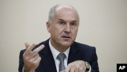 Valentin Inzko, EU High Representative for Bosnia and Herzegovina, gestures as he addresses a news conference in Vienna (File Photo - November 16, 2010)