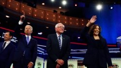 资料照片：哈里斯(右)等民主党总统参选人参加电视辩论。