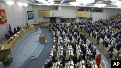 Suasana sidang parlemen Rusia, Duma di Moscow (Foto: dok). Parlemen Duma menyetujui rancangan undang-undang yang melarang warga AS untuk mengadopsi anak Rusia, sebagai balasan atas UU Magnitsky, Rabu (19/12).
