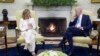 Президент Джо Байден та прем’єр-міністерка Італії Джорджа Мелоні в Овальному кабінеті Білого дому в п’ятницю, 1 березня 2024 року, у Вашингтоні. (AP Photo/Evan Vucci)