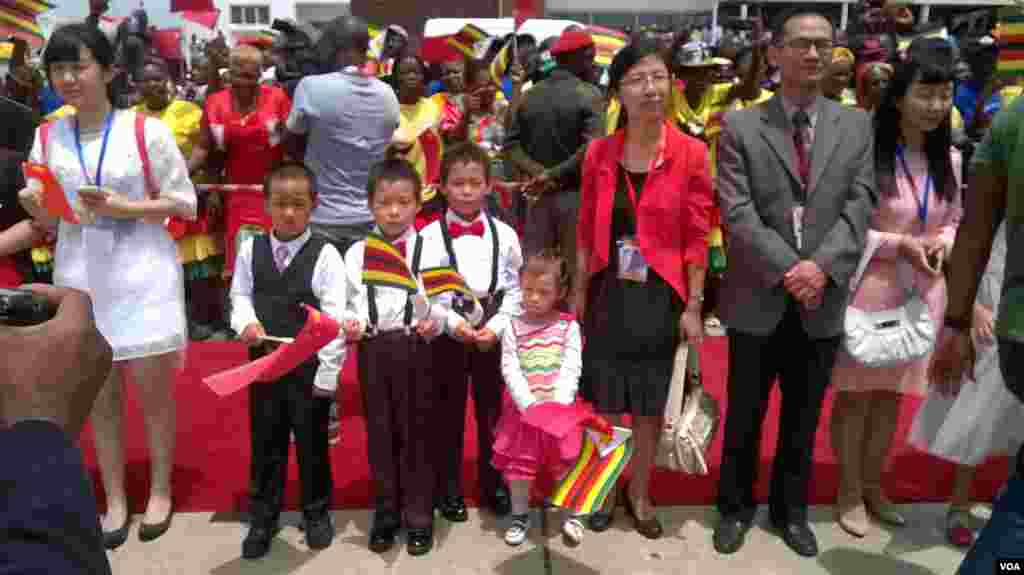 Some Chinese citizens welcoming President Xi Jinpin in Harare. (Photo: Irwin Chifera)