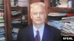 Російські ЗМІ часто посилаються на заяви "професора", академічний статус якого під великим сумнівом.