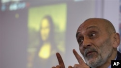 Art historian and researcher Silvano Vinceti gesturing as an image of Italian artist Leonardo da Vinci's "Mona Lisa" painting is projected in background, during a press conference, in Rome, February 2, 2011