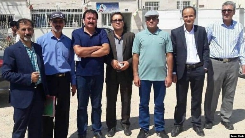 از راست: حمیدرضا رجایی، حسین رمضان‌پور، مصطفی رباطی، حسن‌ جوهری، سعید حق‌پرست، علی‌فروتن و محمدرضا رمضان‌زاده