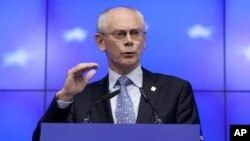 Presiden Dewan Eropa, Herman Van Rompuy dalam konferensi pers di Pertemuan Puncak Uni Eropa di Brussels (28/6).