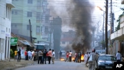 Para pemuda muslim di Mombasa, Kenya melakukan protes atas terbunuhnya ulama Aboud Rogo Mohammed yang diduga pendukung militan al-Shabab di Somalia (27/8). 